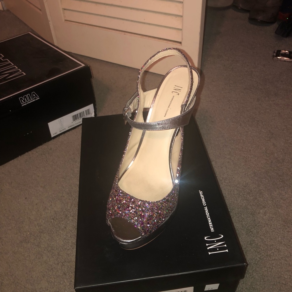 Shoes - Picture 2 of 2